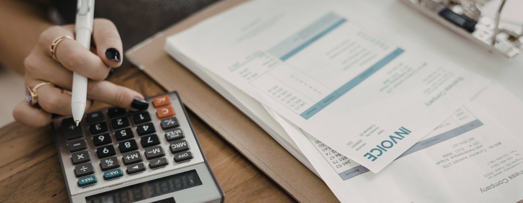 Análise de faturas e cálculos financeiros como estratégia para reduzir glosas no faturamento da saúde